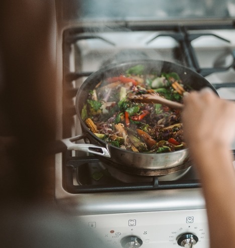 Person-cooking-on-black-pan-4144234a